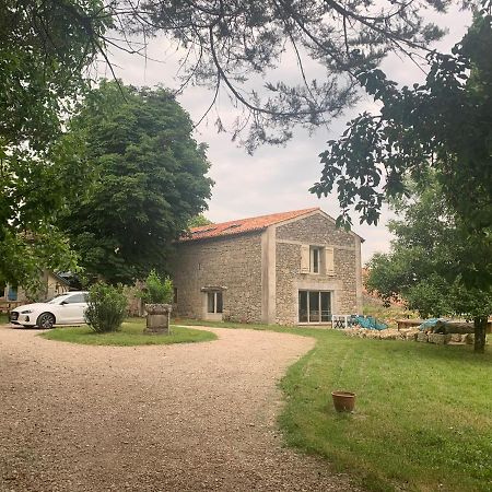 Maison Papillon Gite De Ressourcement Lusignan-Petit Exteriér fotografie